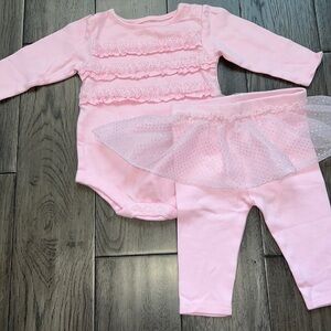 Infant long sleeve ruffle top onesie, with tutu leggings